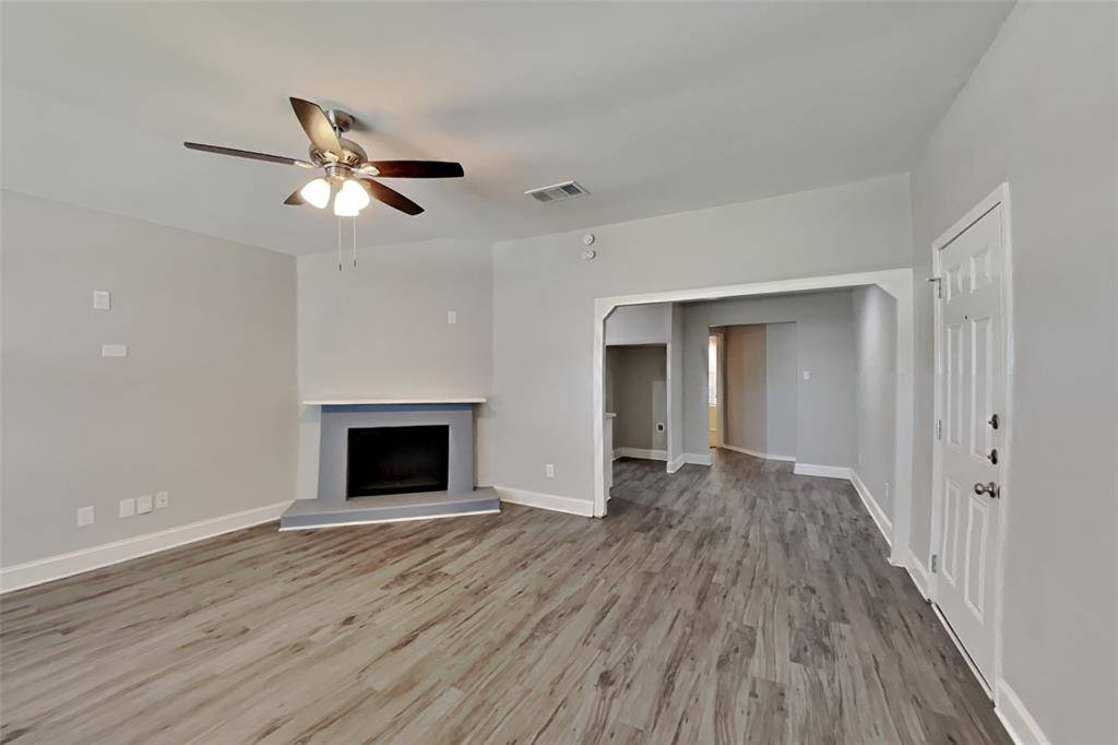 521 Hollyberry Drive, Mansfield, TX 76063