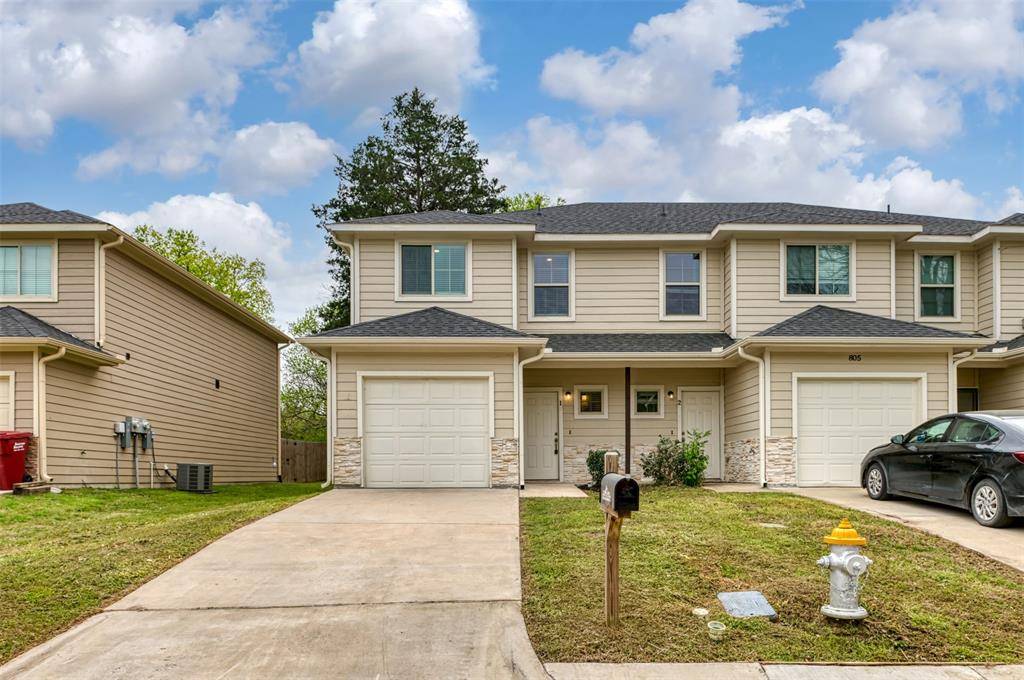 805 S 6TH Street, Bonham, TX 75418