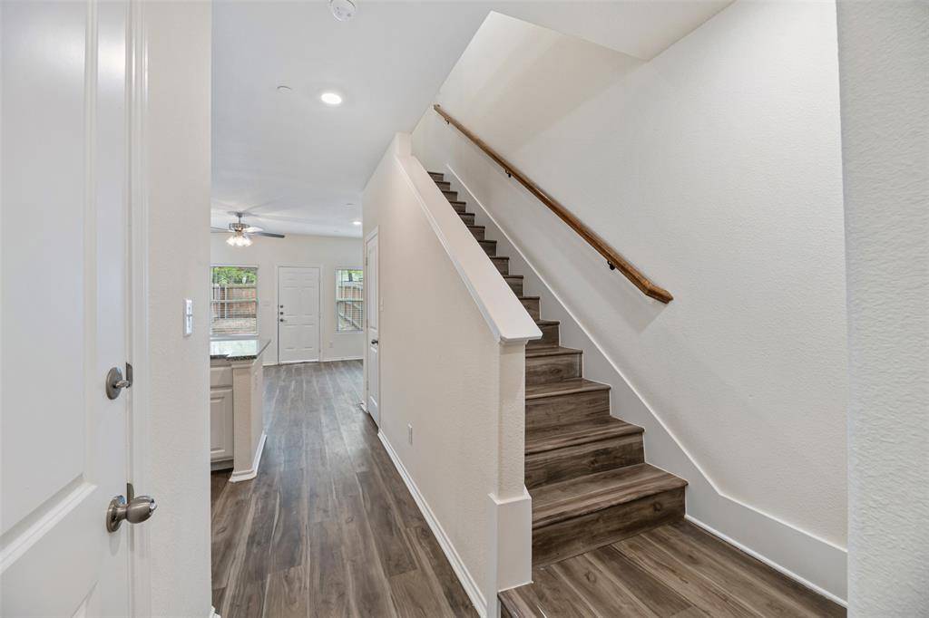 805 S 6TH Street, Bonham, TX 75418