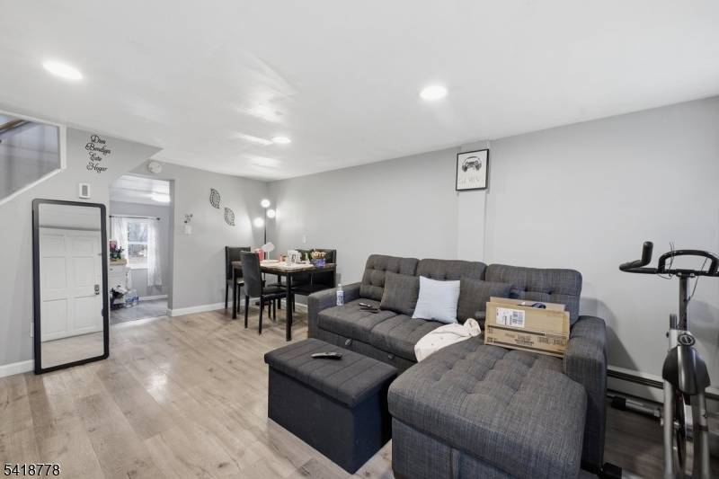 261 W Main St, Bound Brook Boro, NJ 08805