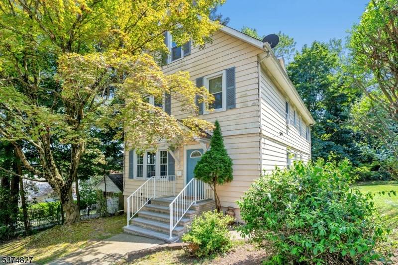 68 Macfarlan Ave, Hawthorne Boro, NJ 07506