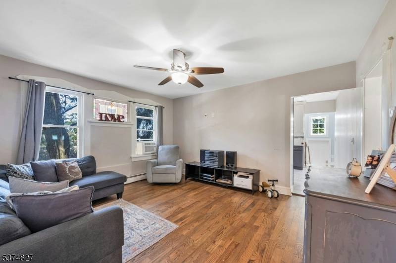 68 Macfarlan Ave, Hawthorne Boro, NJ 07506
