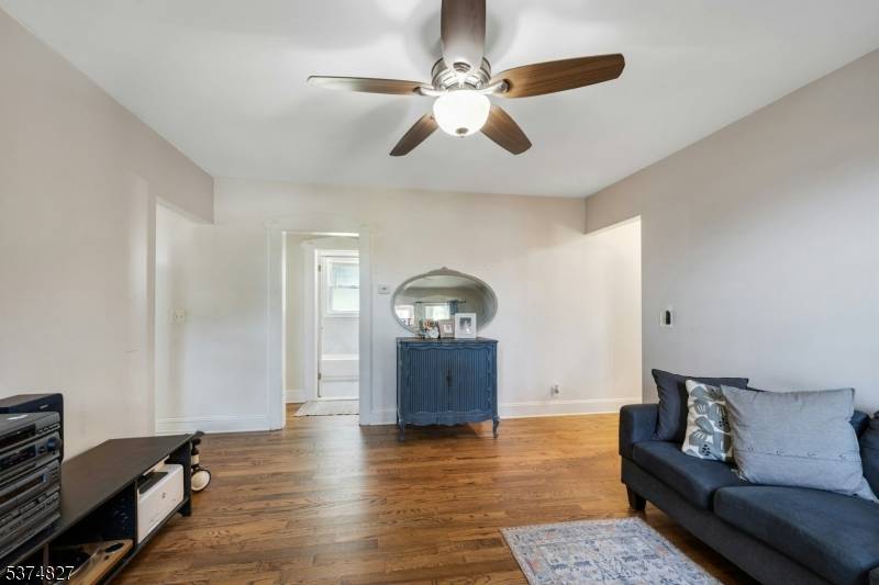 68 Macfarlan Ave, Hawthorne Boro, NJ 07506