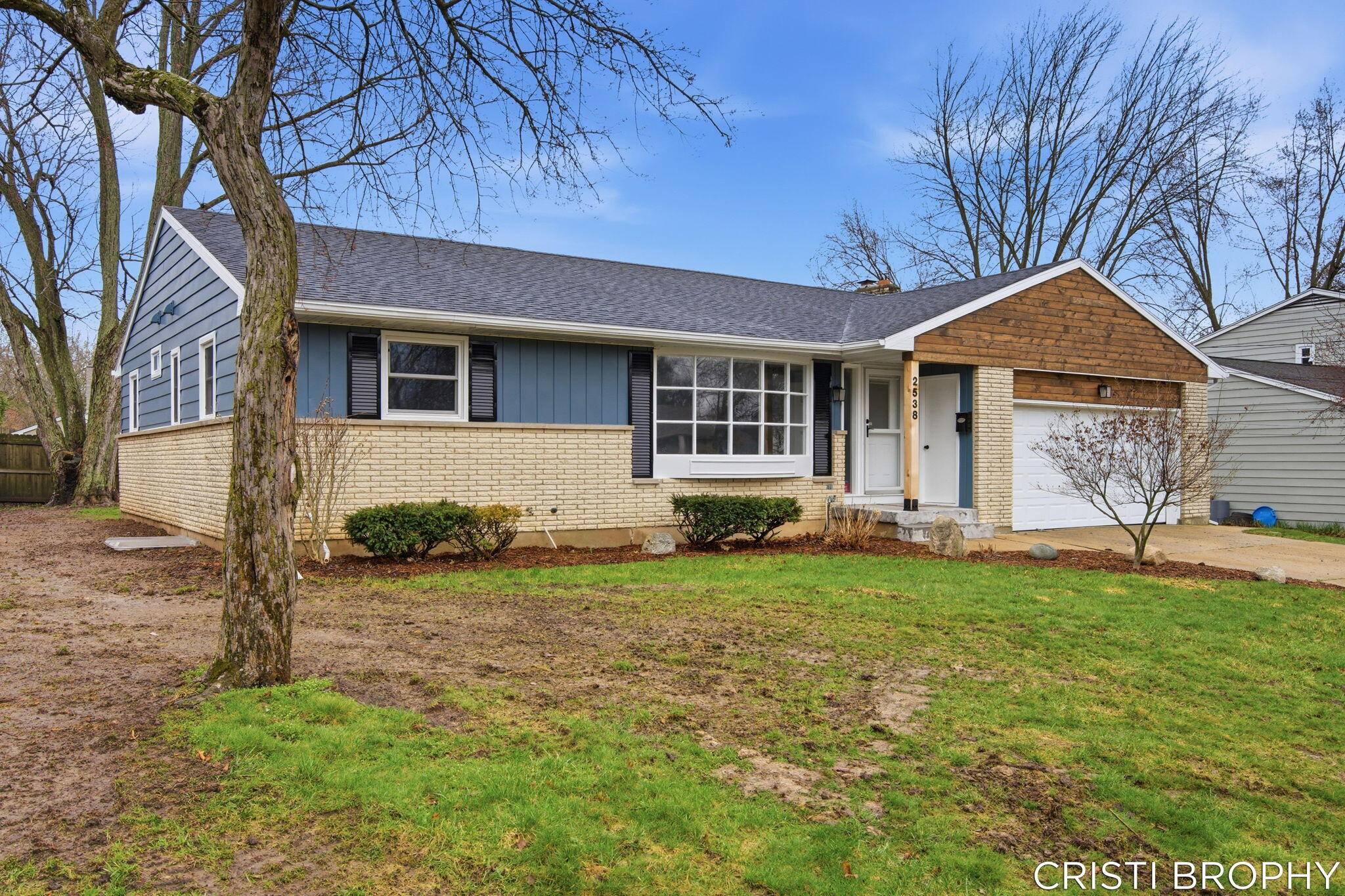 2538 Berwyck RD SE, East Grand Rapids, MI 49506