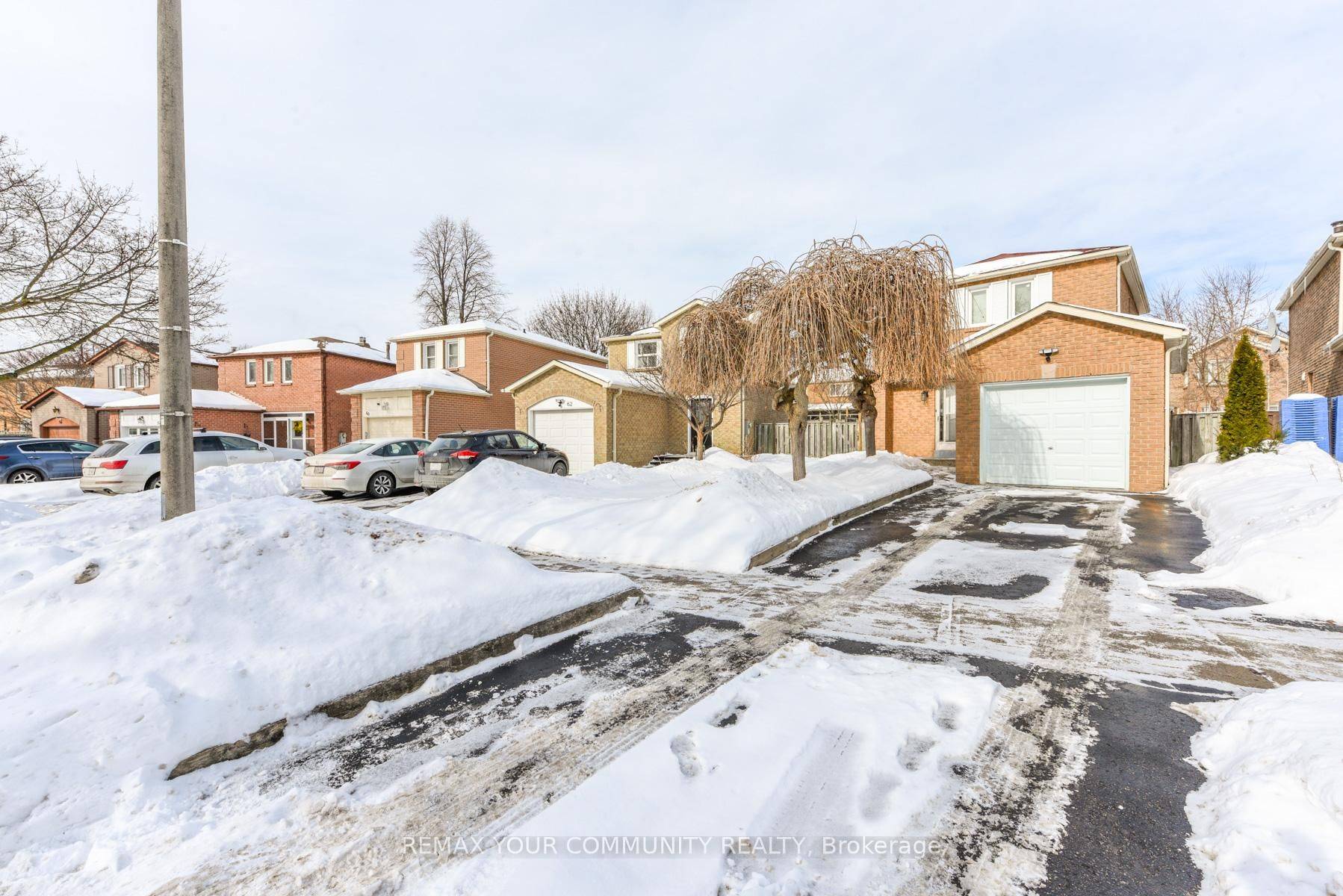 64 Chatfield DR, Ajax, ON L1T 2K1