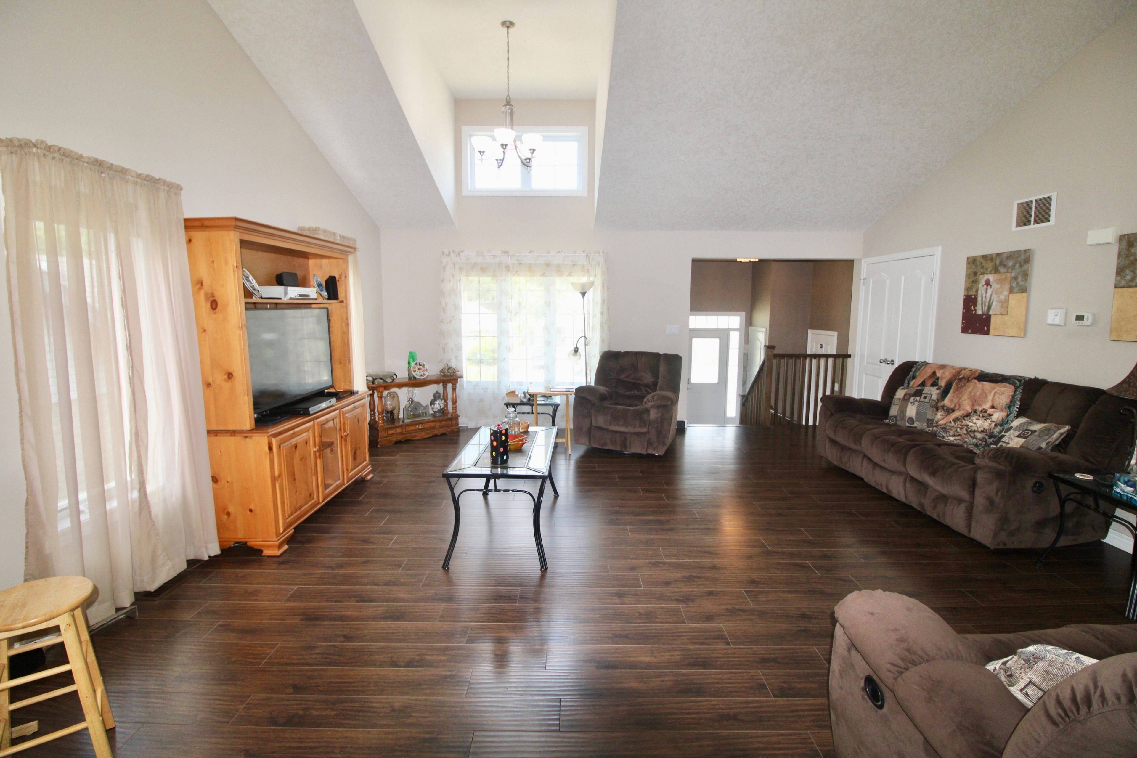 275 South ST E, West Grey, ON N0G 2V0