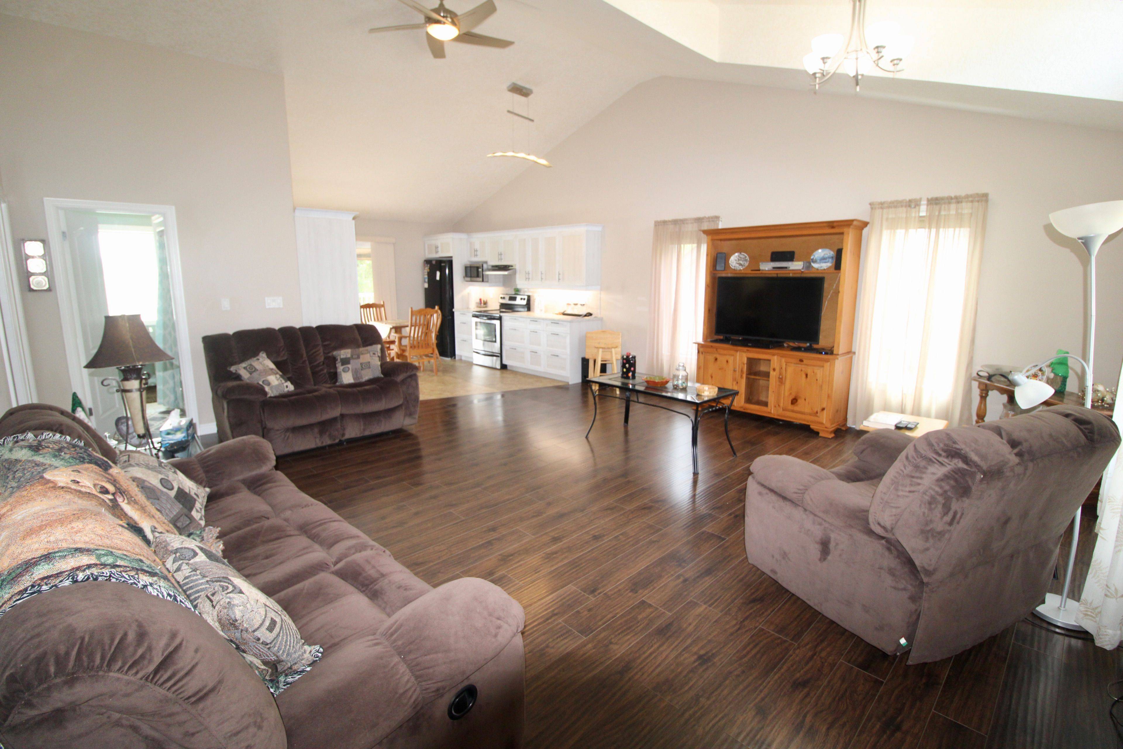 275 South ST E, West Grey, ON N0G 2V0