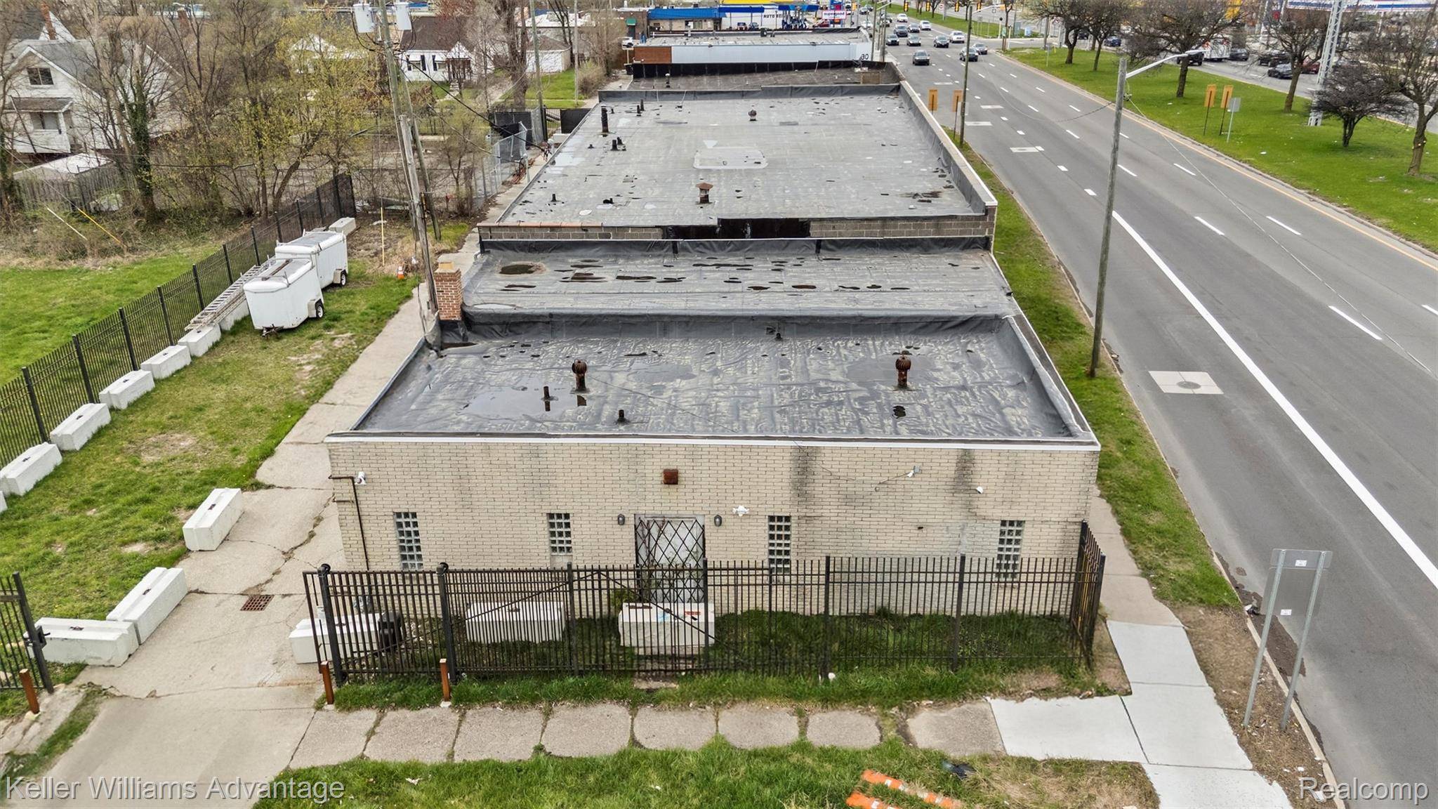 300 E 8 MILE RD, Detroit, MI 48203