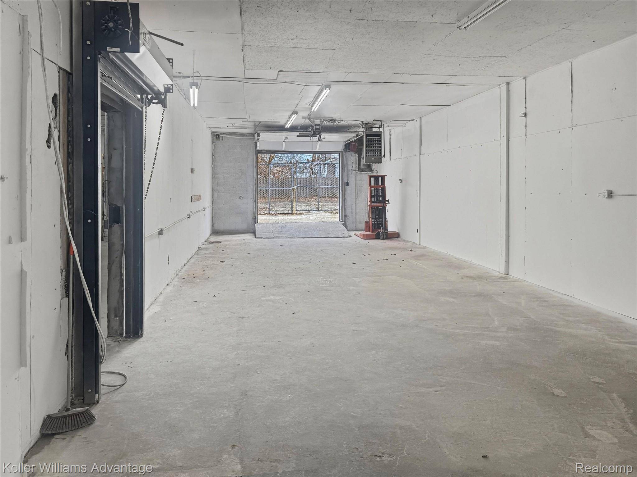 300 E 8 MILE RD, Detroit, MI 48203