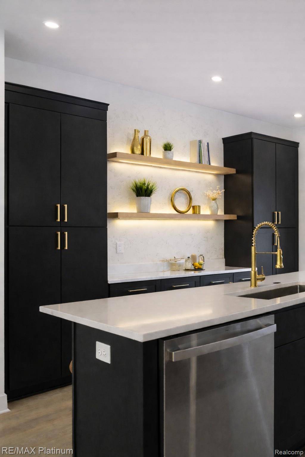 1656 Pinecroft LN, Howell Township, MI 48855