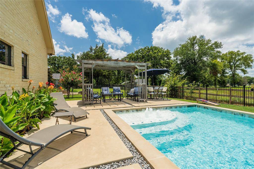 310 Splitrail Drive, Mabank, TX 75143