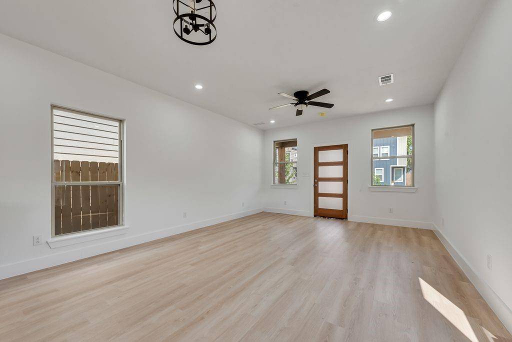 2350 Scott Street, Dallas, TX 75215