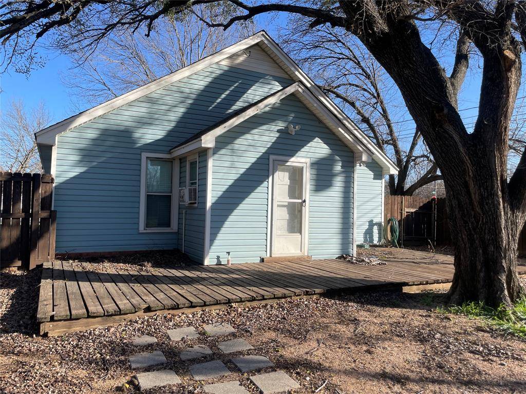 110 S Hubbard Street, Alvord, TX 76225