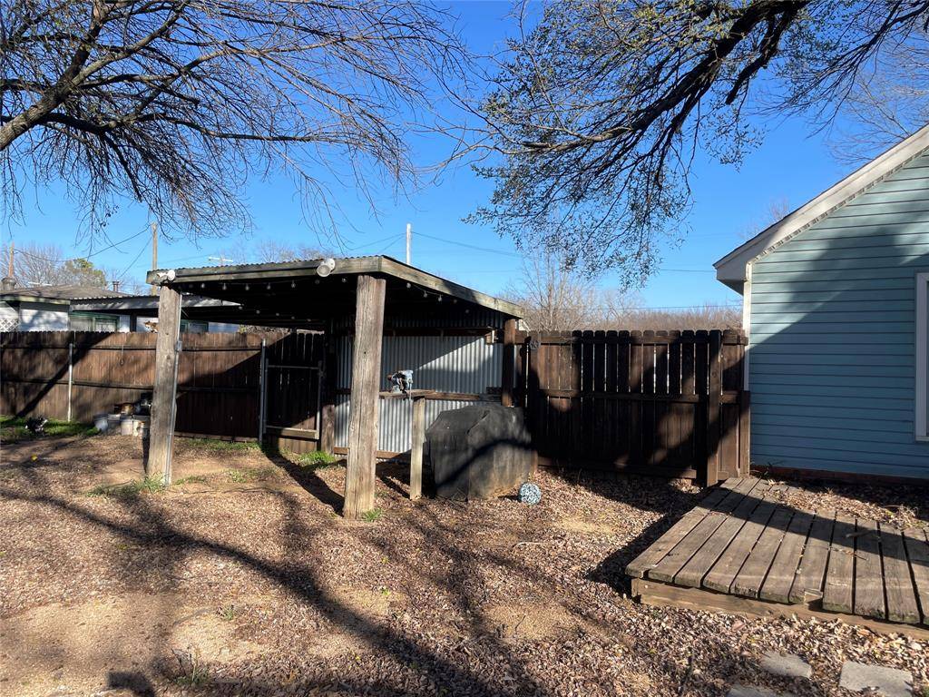 110 S Hubbard Street, Alvord, TX 76225