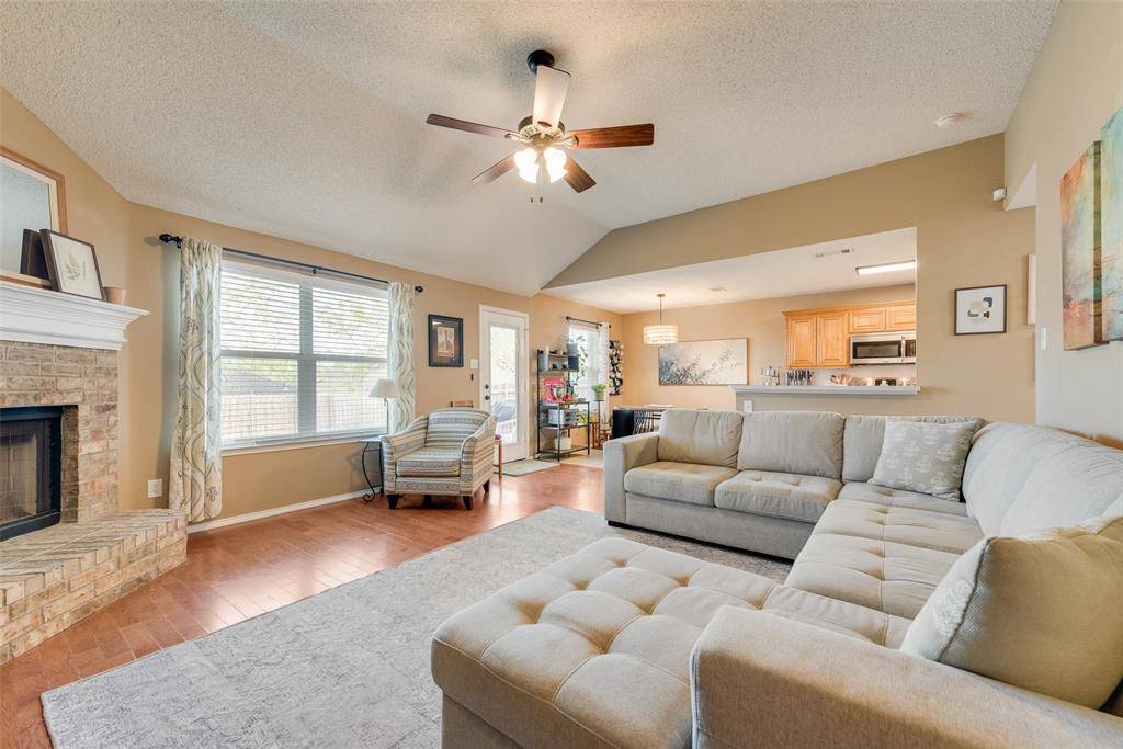 2010 Sword Fish Drive, Mansfield, TX 76063