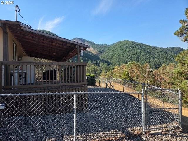 375 JORDAN CREEK RD, Riddle, OR 97469