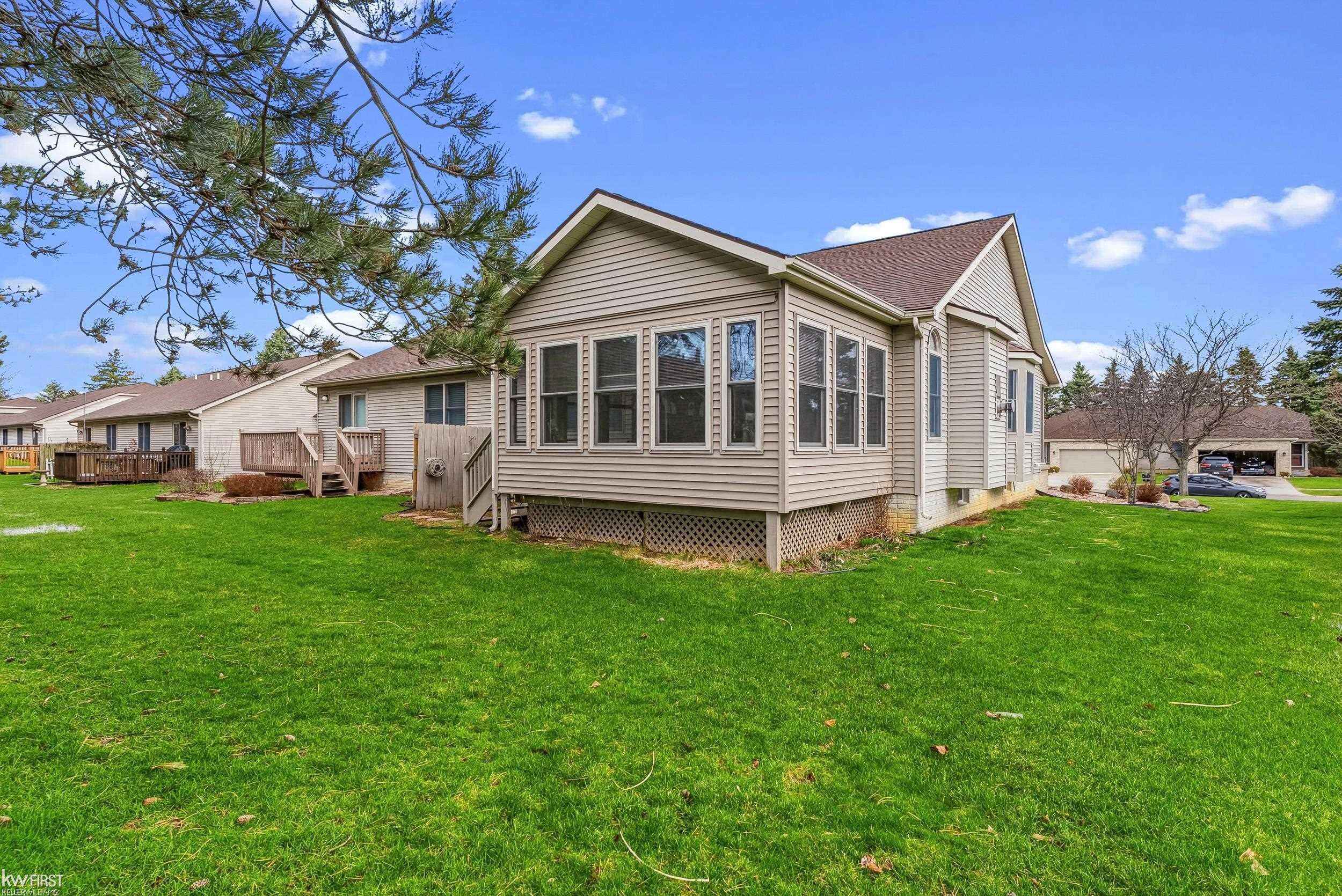 149 Creekwood CIR, Linden, MI 48451