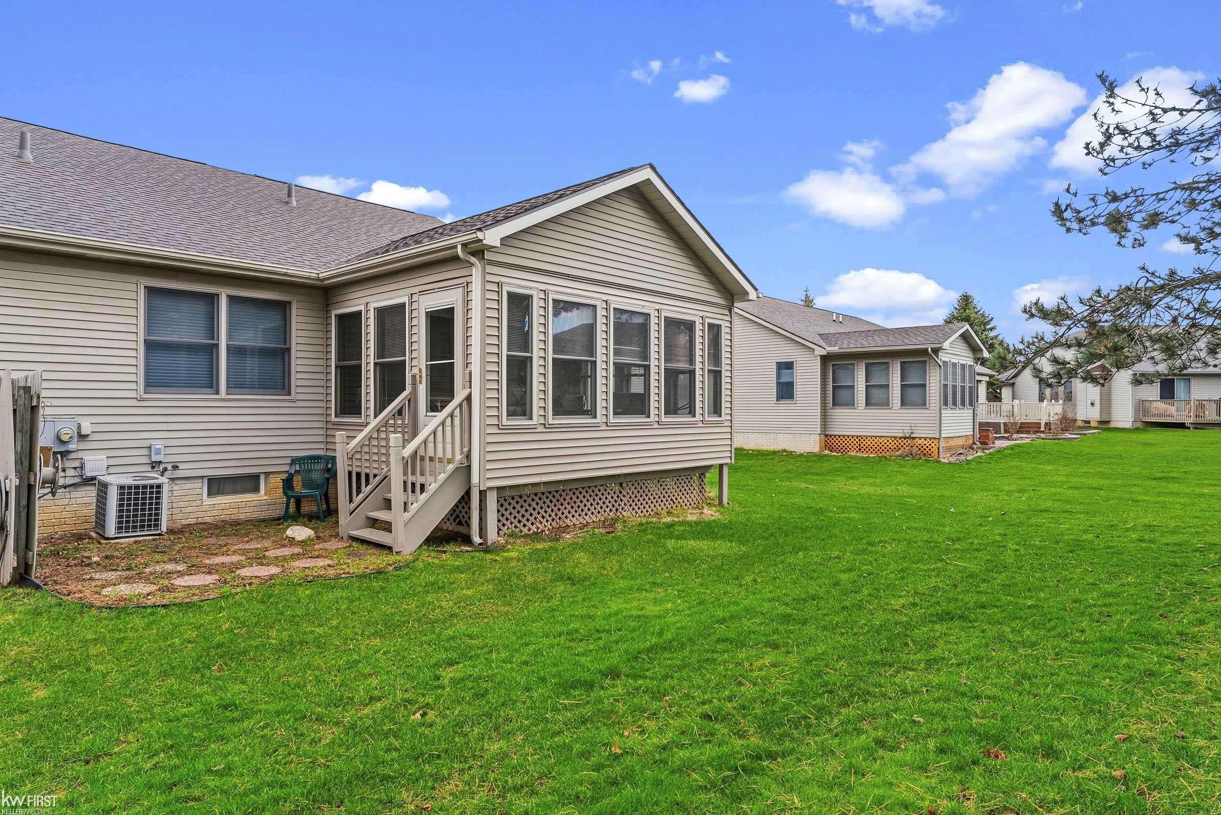 149 Creekwood CIR, Lindencity_genesee, MI 48451