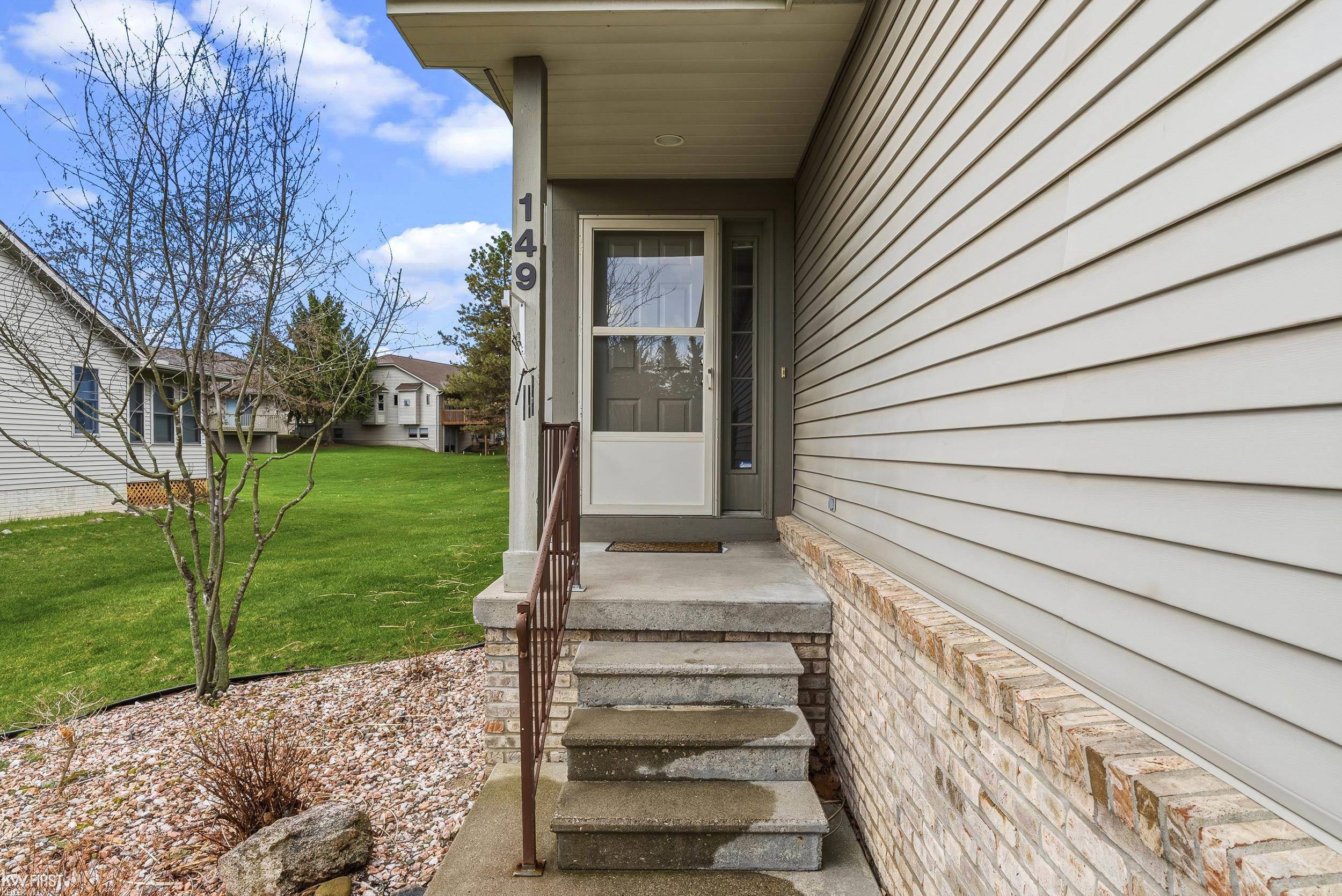 149 Creekwood CIR, Lindencity_genesee, MI 48451