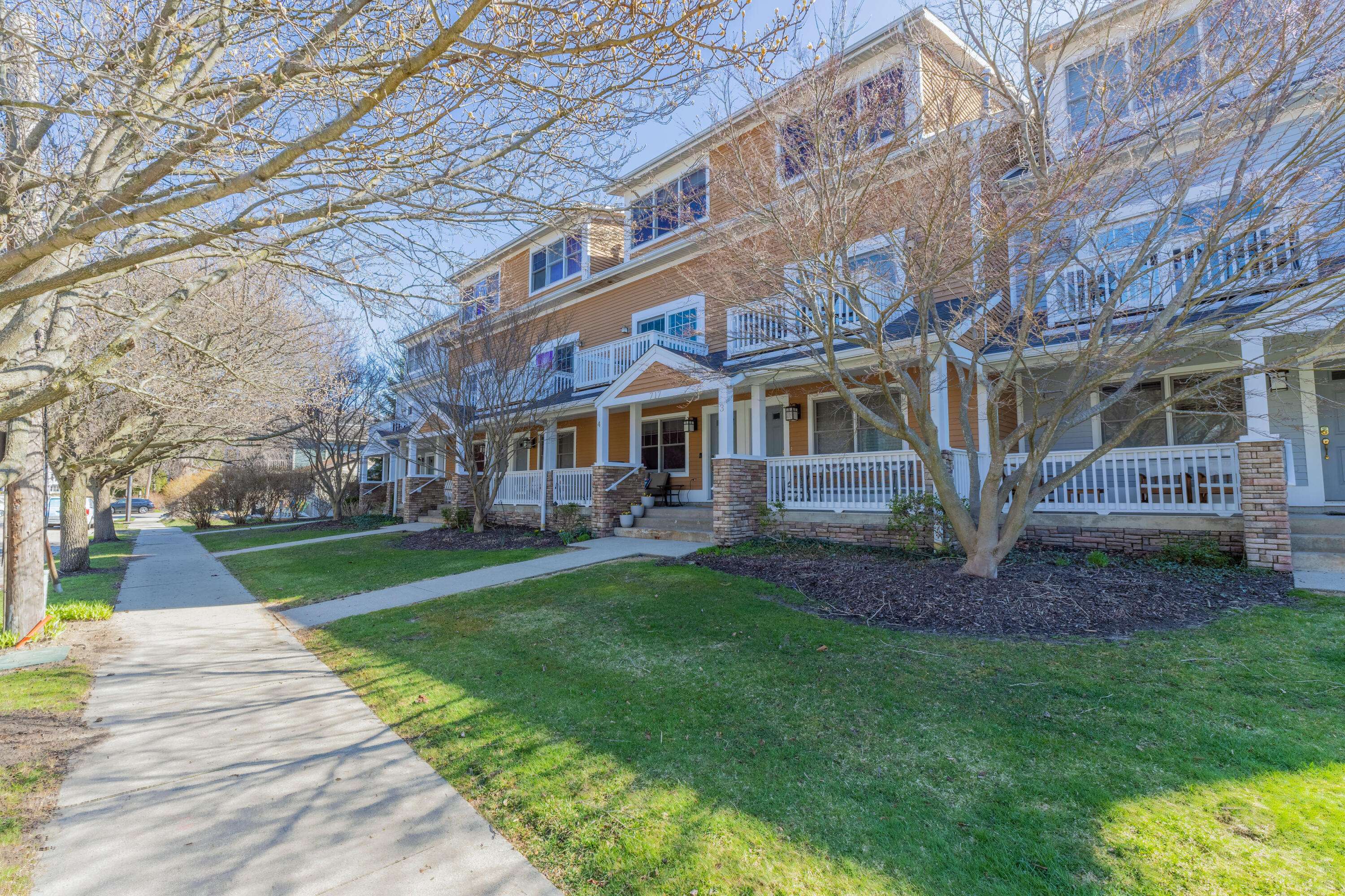717 Water ST ##4, Saugatuck City, MI 49453