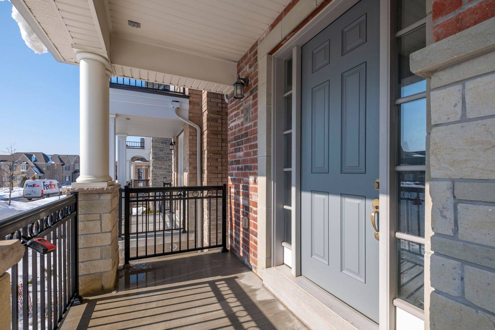 200 Paradelle DR, Richmond Hill, ON L4E 1B8