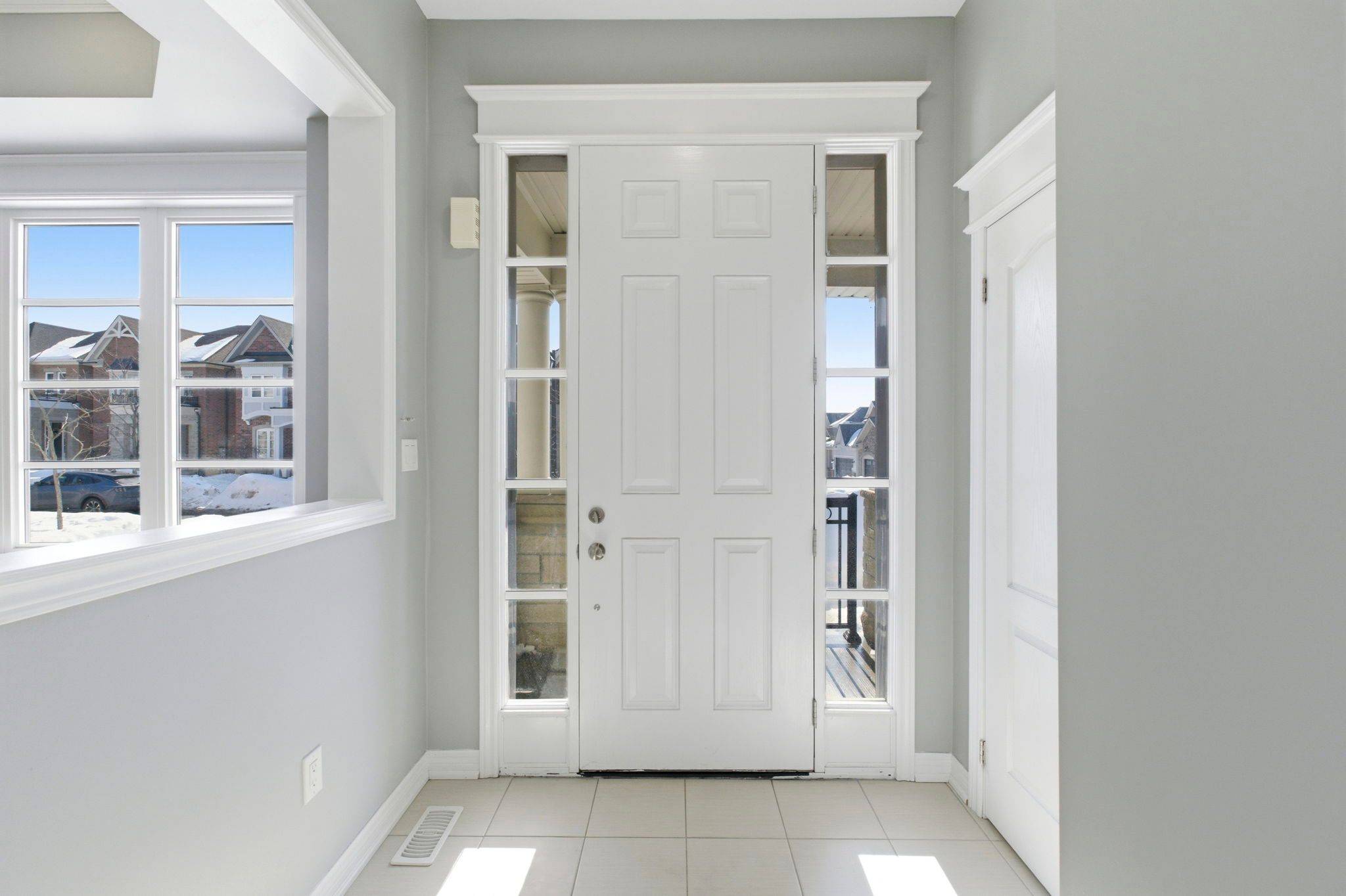 200 Paradelle DR, Richmond Hill, ON L4E 1B8