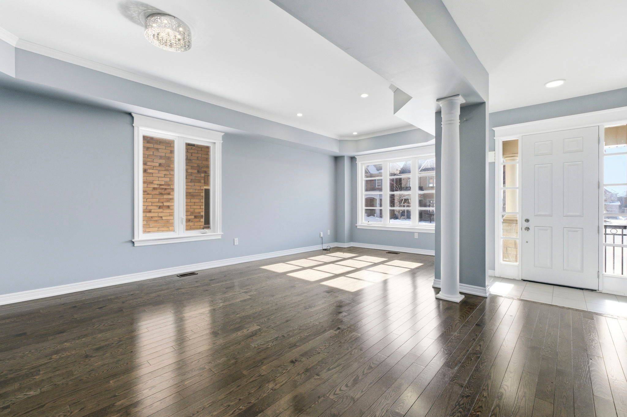 200 Paradelle DR, Richmond Hill, ON L4E 1B8