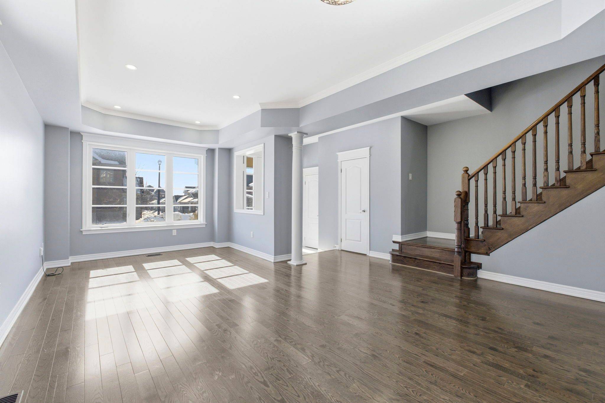 200 Paradelle DR, Richmond Hill, ON L4E 1B8