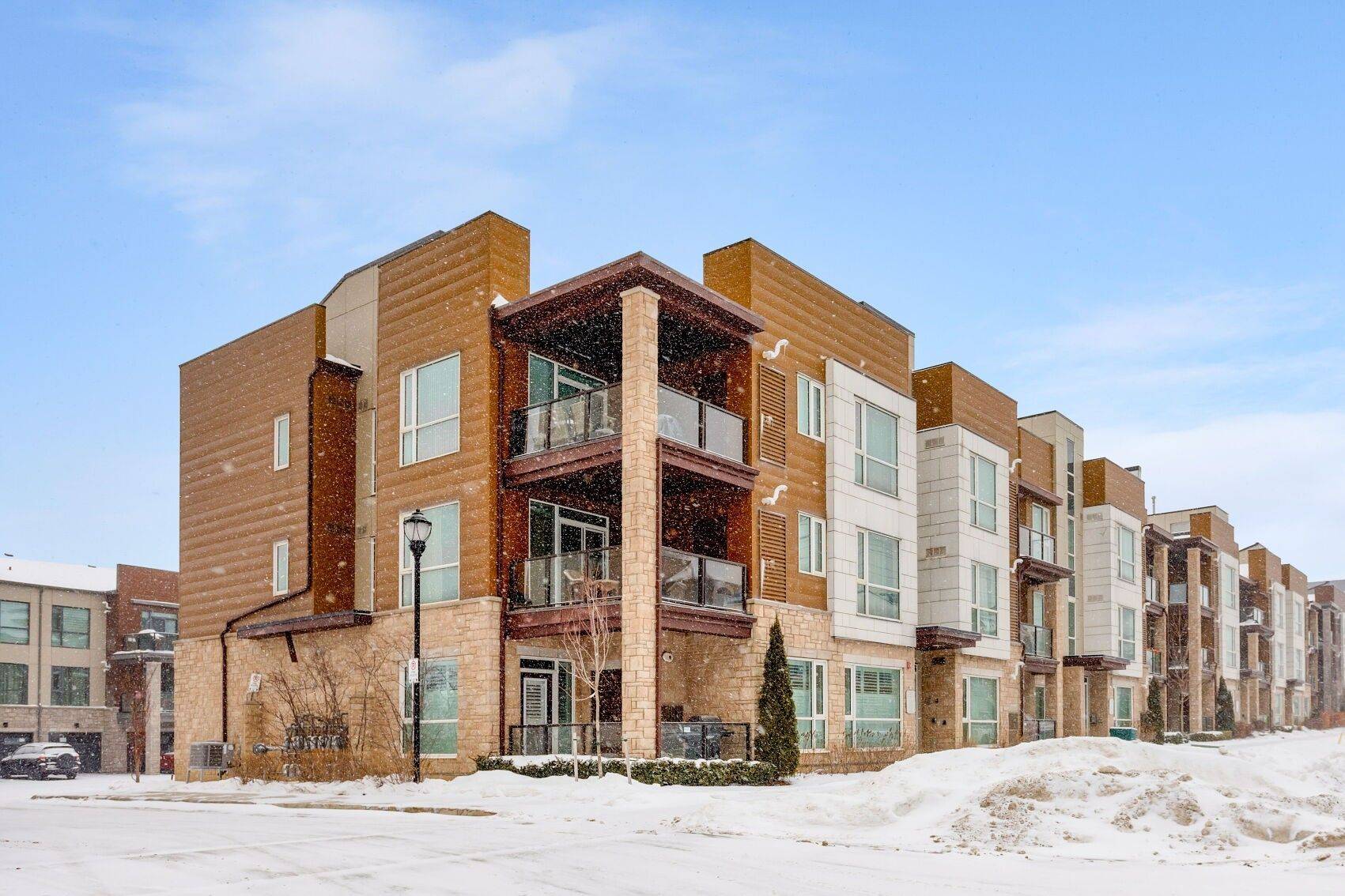 2370 Khalsa Gate #212, Oakville, ON L6M 1P5