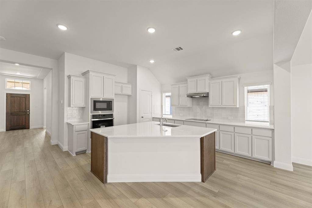 1404 Elle Lane, Aubrey, TX 76227