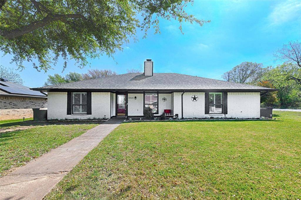 2205 Mayfield Circle, Corinth, TX 76208