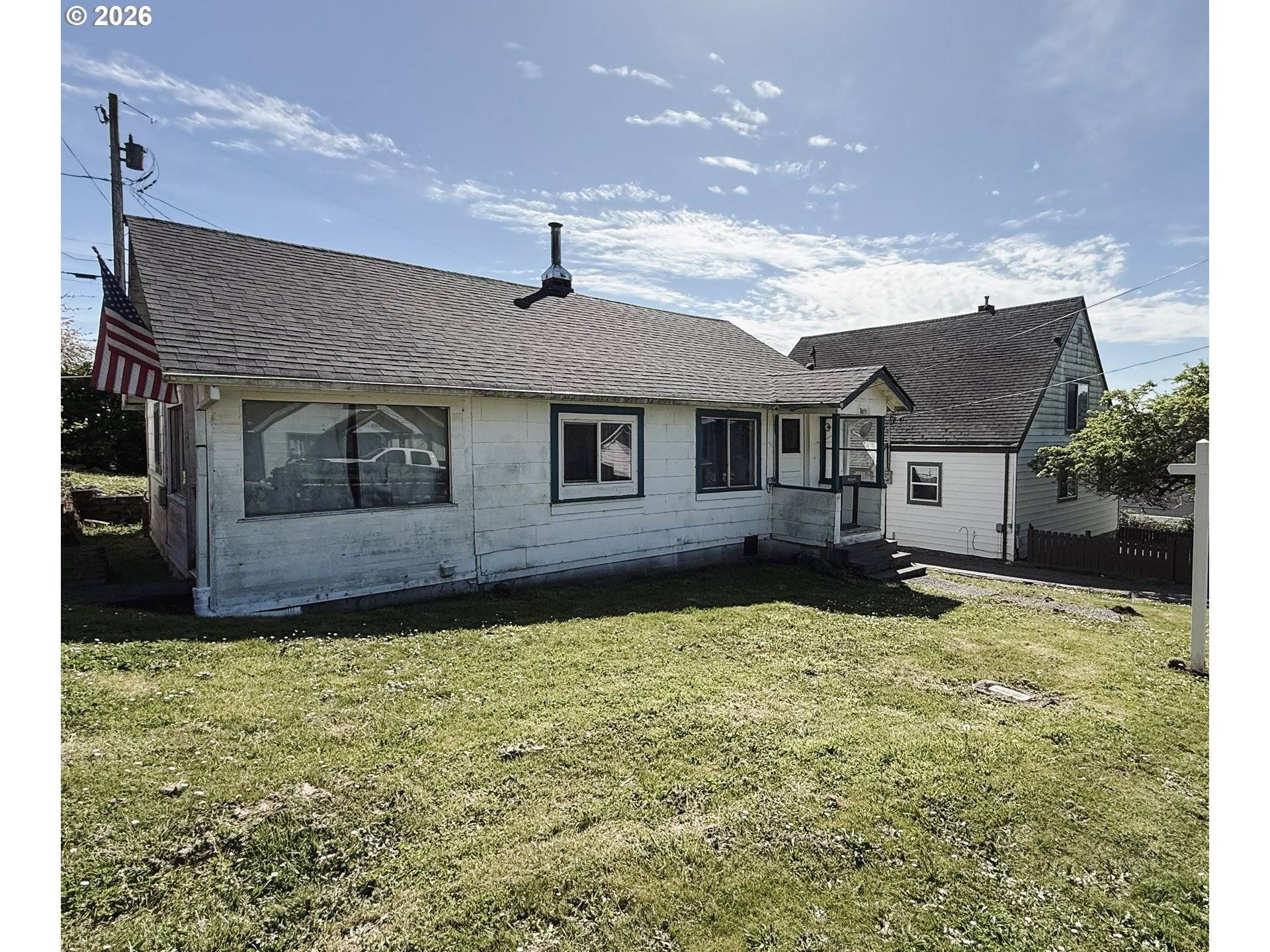 827 E 11TH ST, Coquille, OR 97423