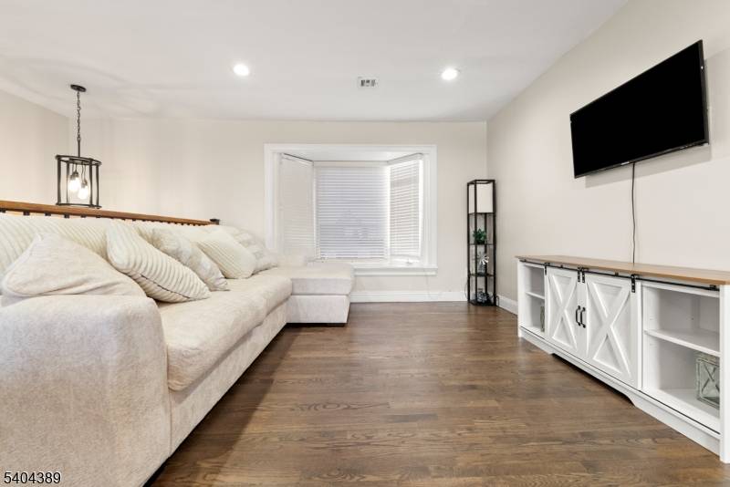 5 Jessie St, Carteret Boro, NJ 07008