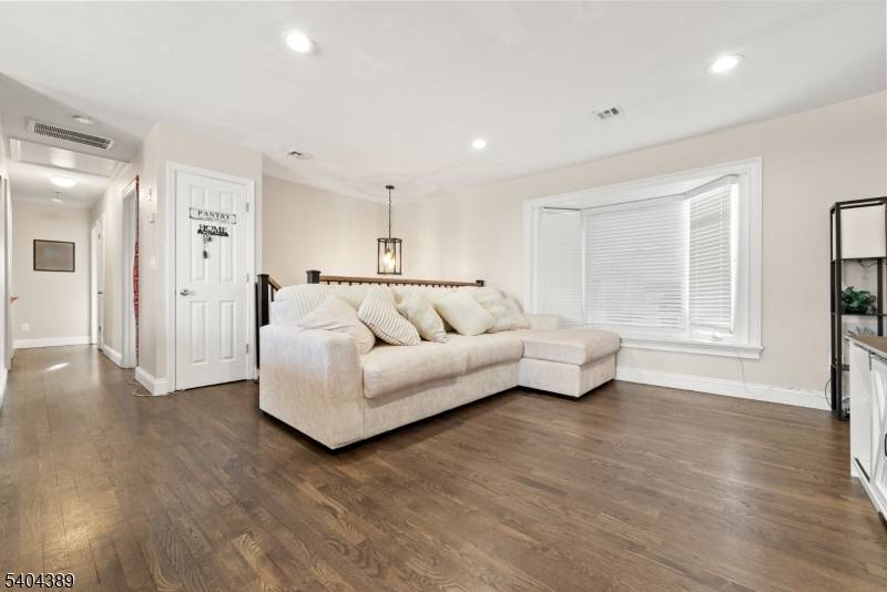 5 Jessie St, Carteret Boro, NJ 07008