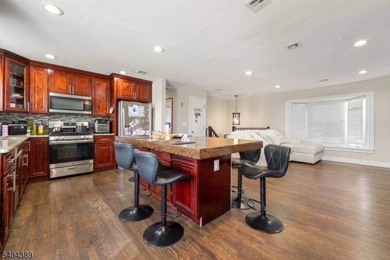 5 Jessie St, Carteret Boro, NJ 07008