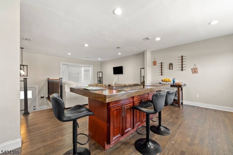 5 Jessie St, Carteret Boro, NJ 07008