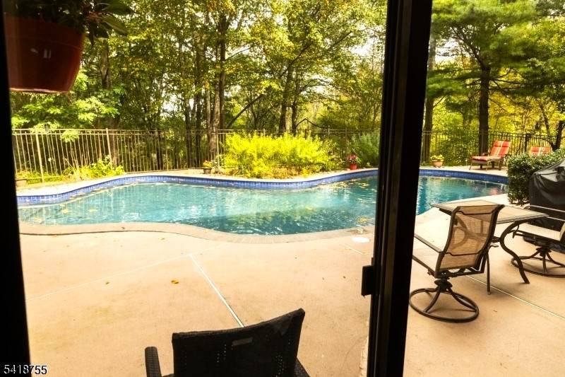 505 Lannon Ln, Bethlehem Twp., NJ 08826