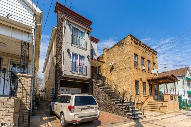 31 Spencer St, Elizabeth City, NJ 07202