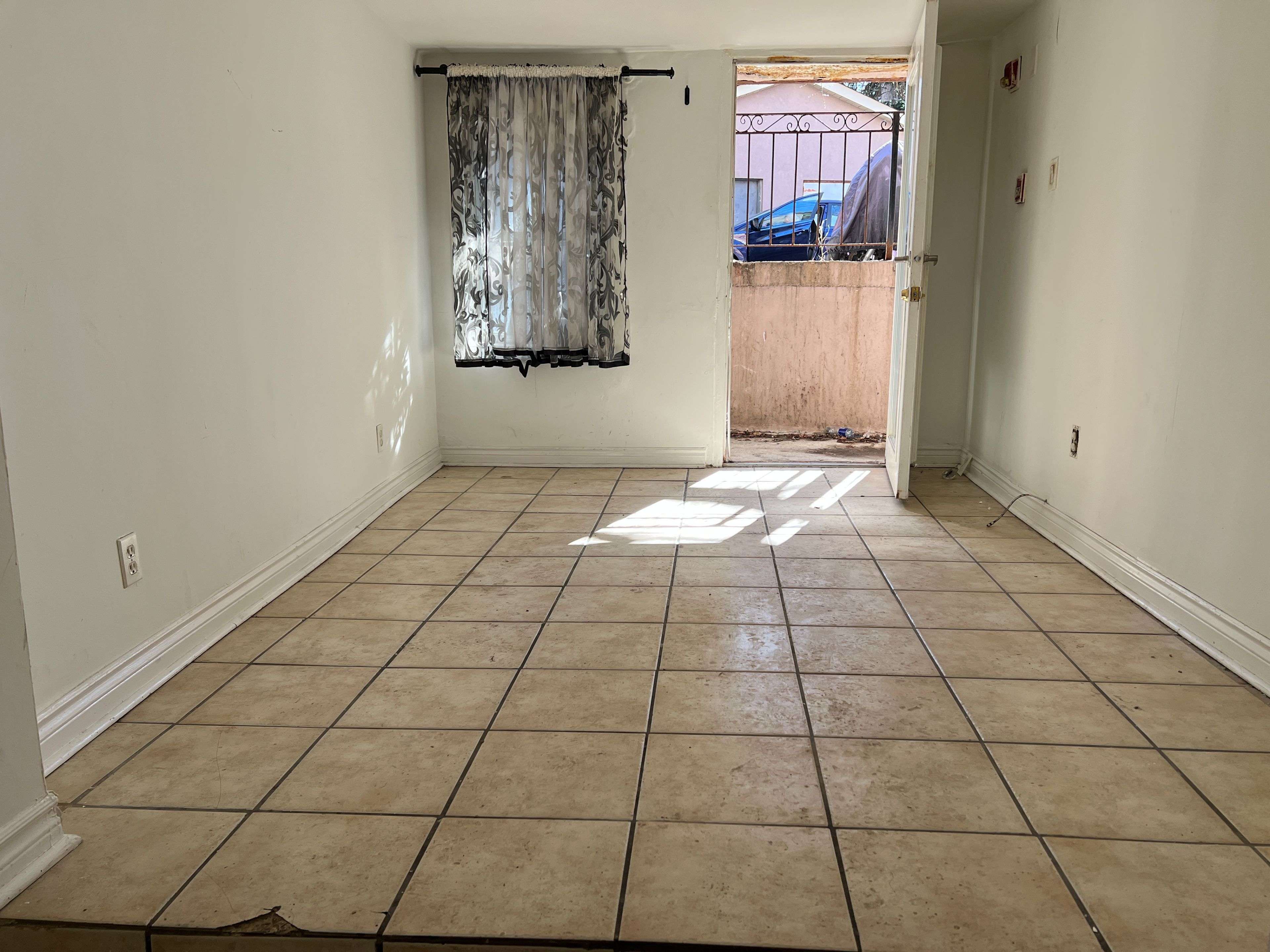 869 Broadview AVE #104, Toronto E03, ON M4K 2P9