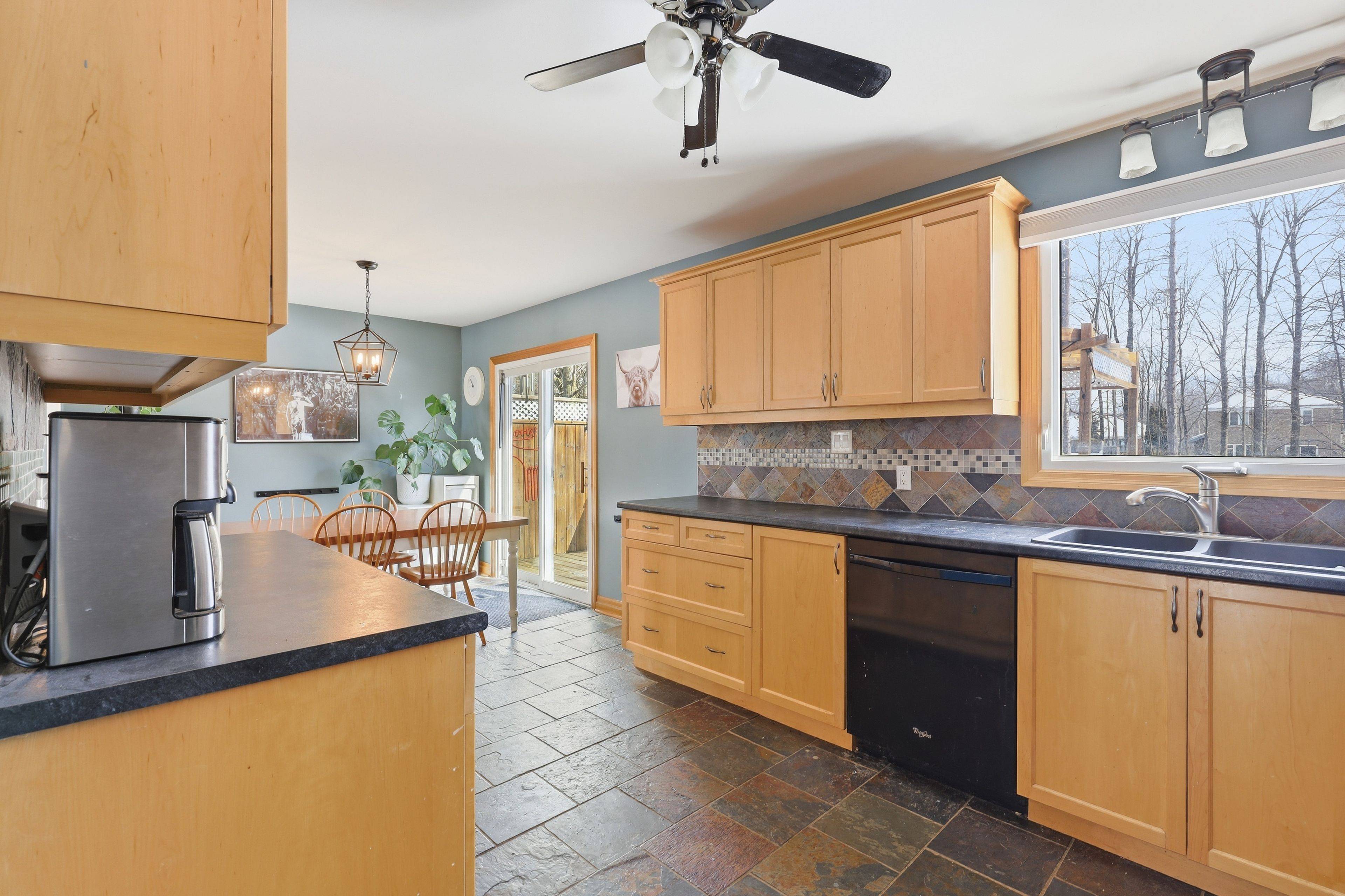 9 Pine Park BLVD, Adjala-tosorontio, ON L0M 1J0