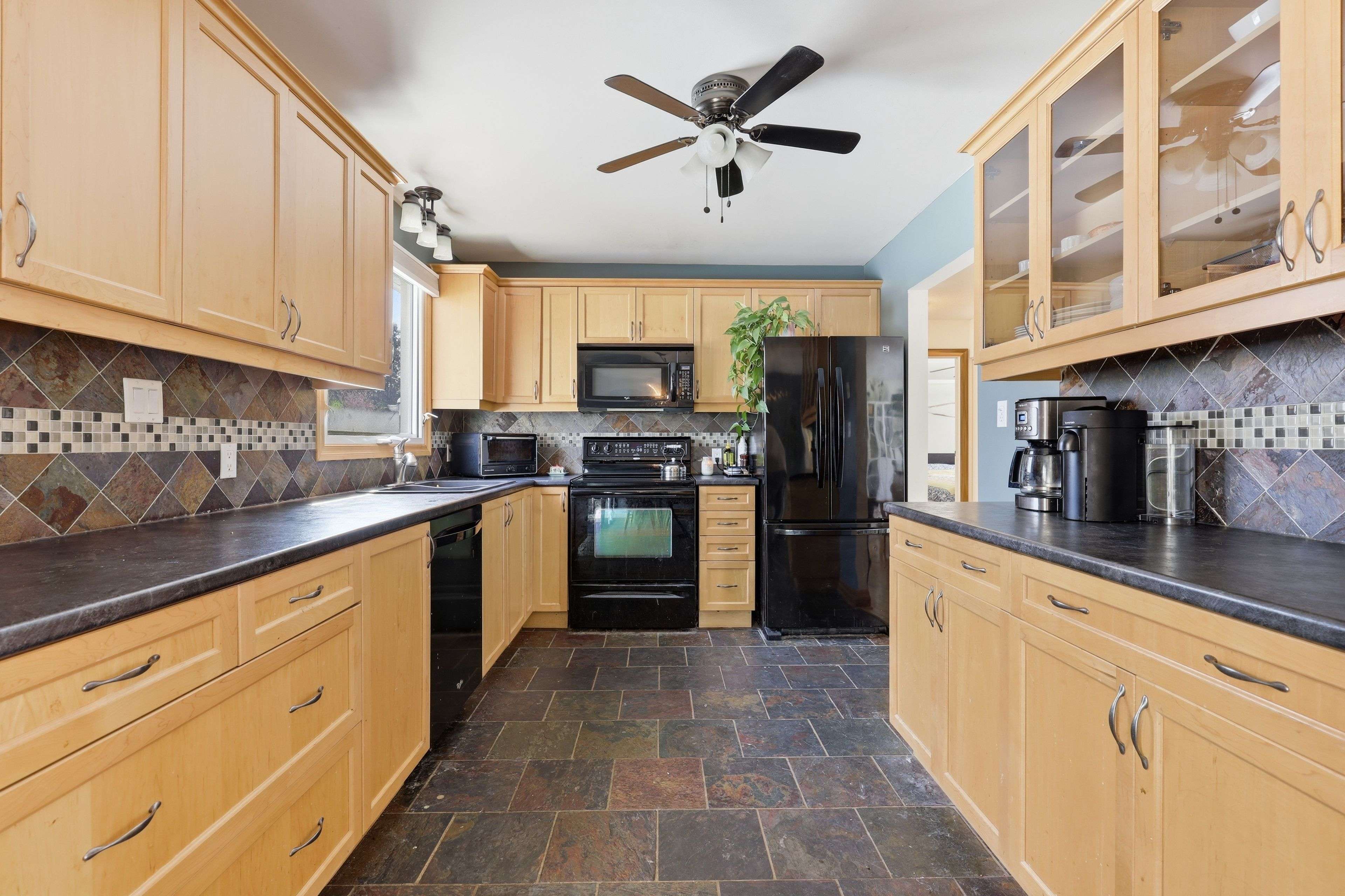 9 Pine Park BLVD, Adjala-tosorontio, ON L0M 1J0