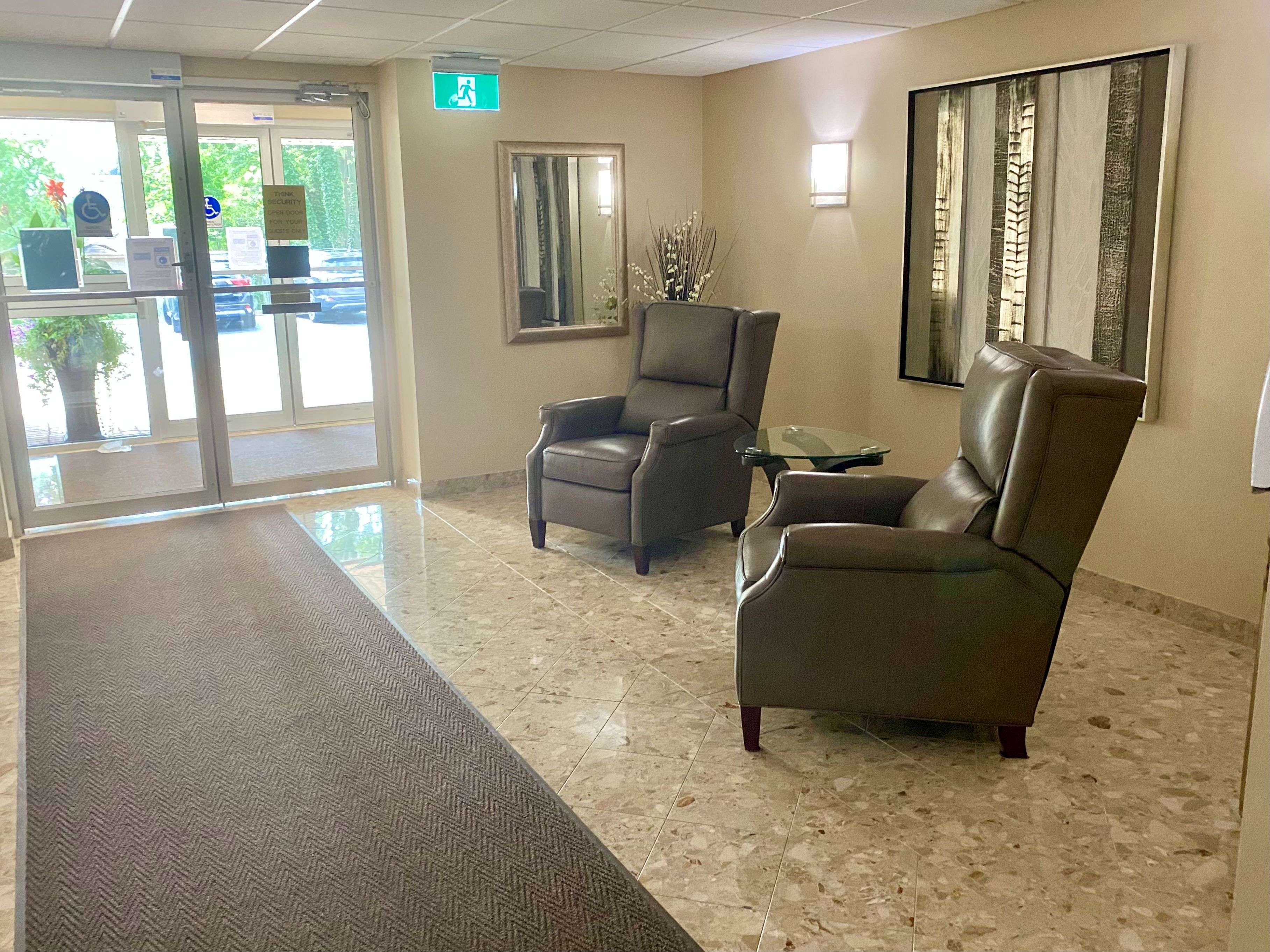 216C Plains RD W #402, Burlington, ON L7T 4L1