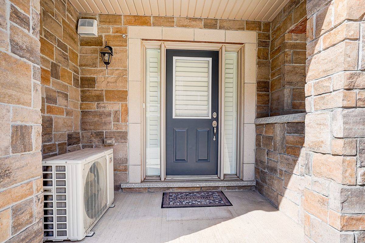 465 Manhattan Common, Oakville, ON L6H 3P5