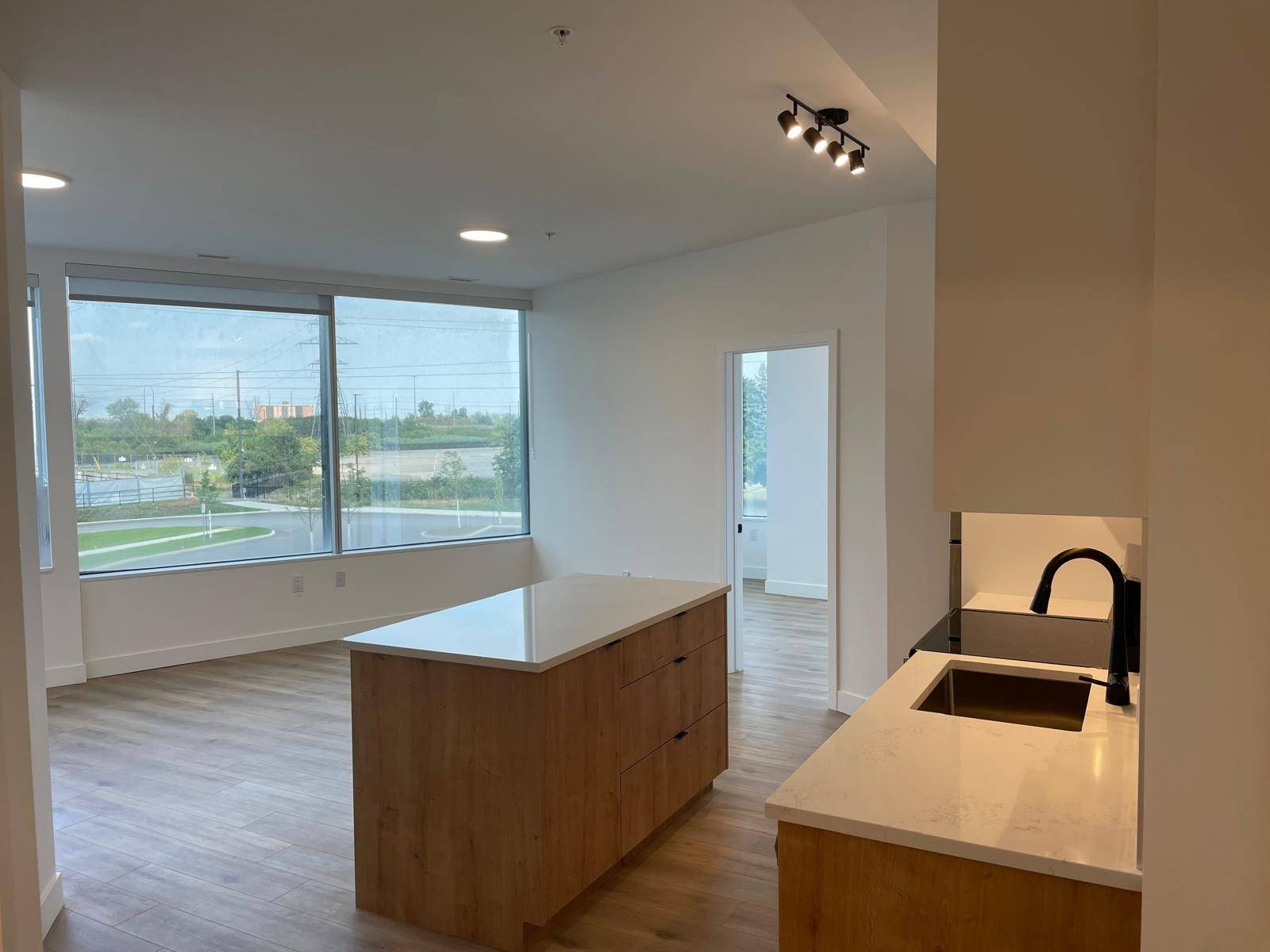 1600 James Naismith DR #212, Cyrville - Carson Grove - Pineview, ON K1B 5N8