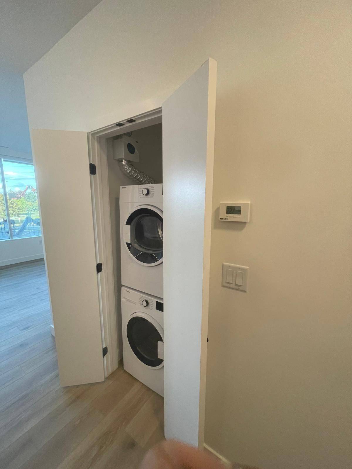 1600 James Naismith DR #202, Cyrville - Carson Grove - Pineview, ON K1B 5N8