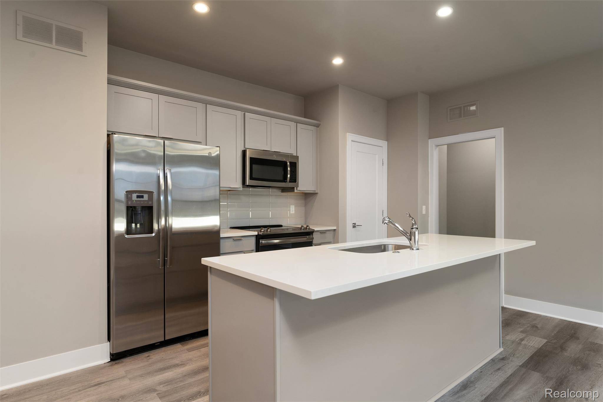 1040 LAMB DR #Unit # 5, Troy, MI 48085