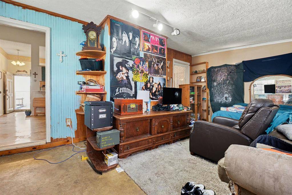 1108 Savannah Drive, Ennis, TX 75119