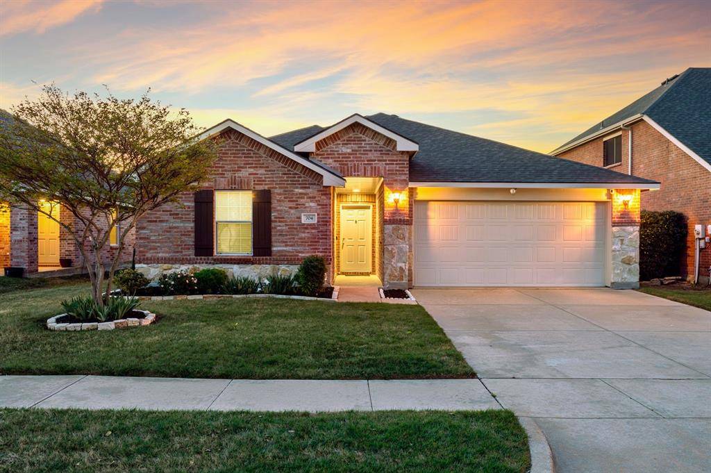 704 Bastrop Drive, Arlington, TX 76002