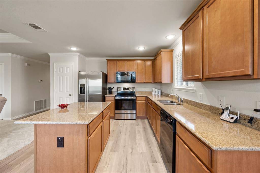 704 Bastrop Drive, Arlington, TX 76002