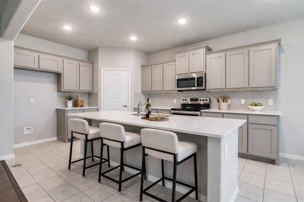 807 Woodcrest Drive, Ennis, TX 75119